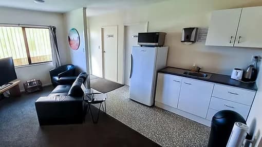 Shared guest kitchenette and lounge at Three Furlongs