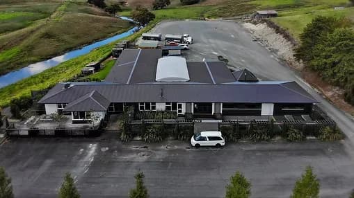 Truck and motorhome parking at Three Furlongs on State Highway 1