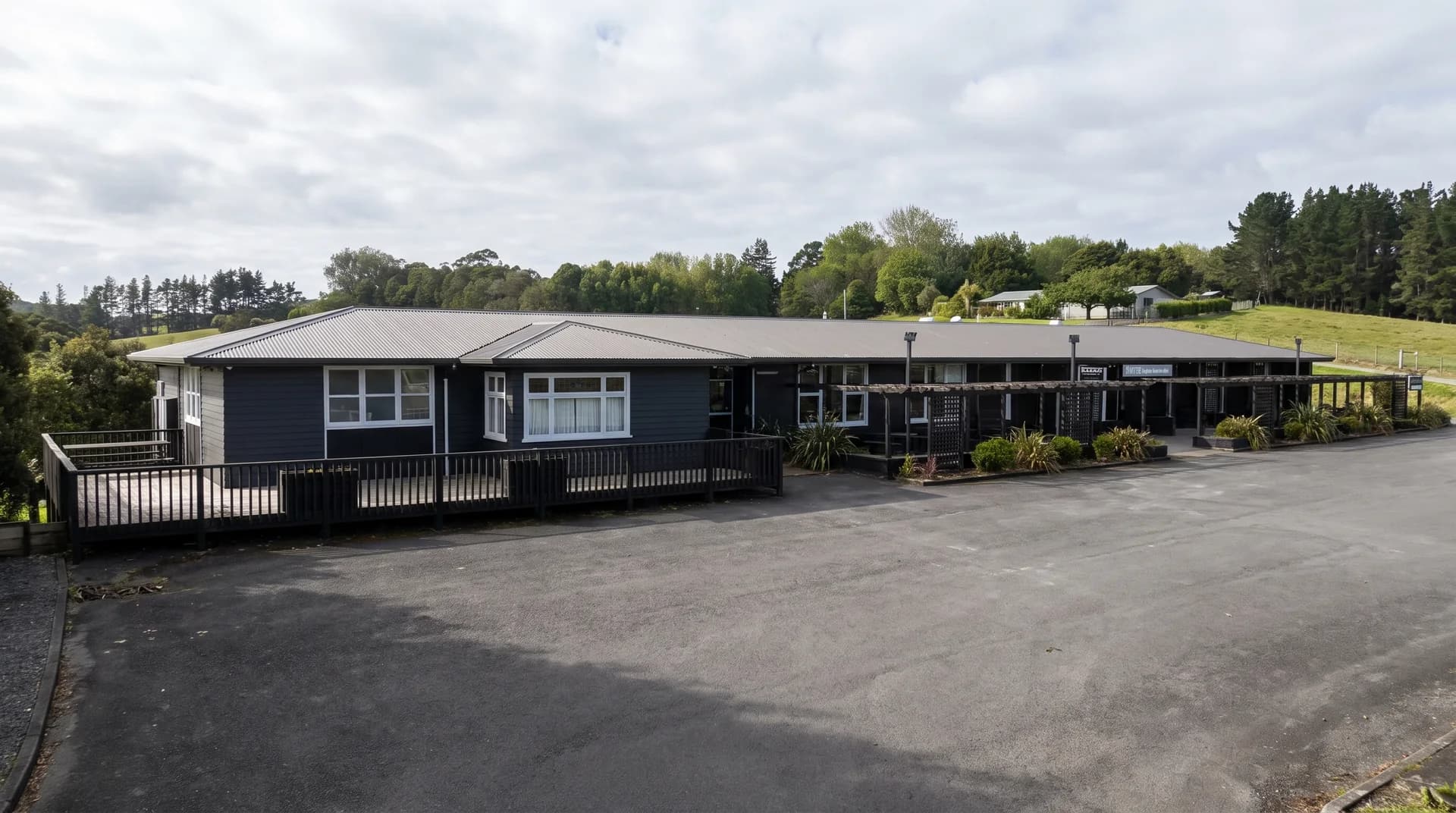 The Three Furlongs country pub on State Highway 1 at Kaiwaka