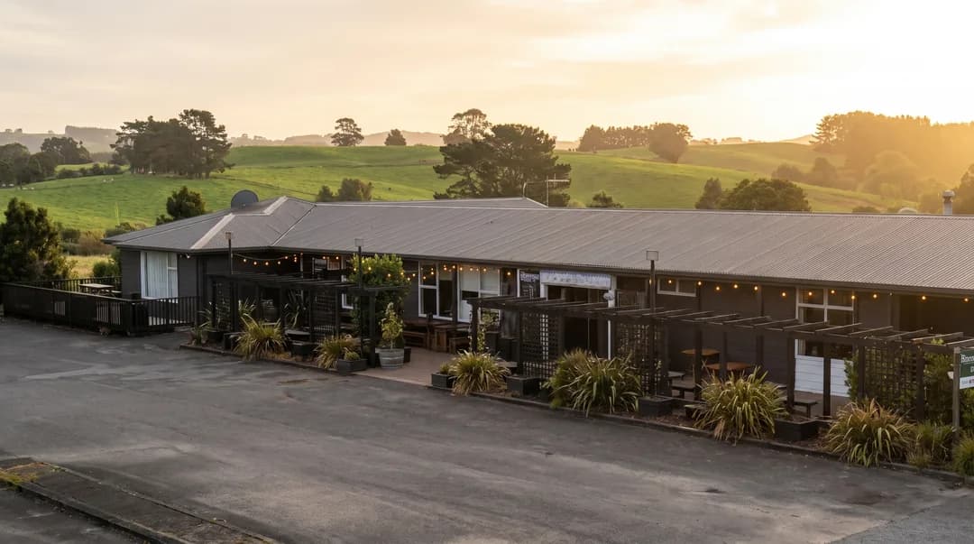 The Three Furlongs country pub on State Highway 1 at Kaiwaka